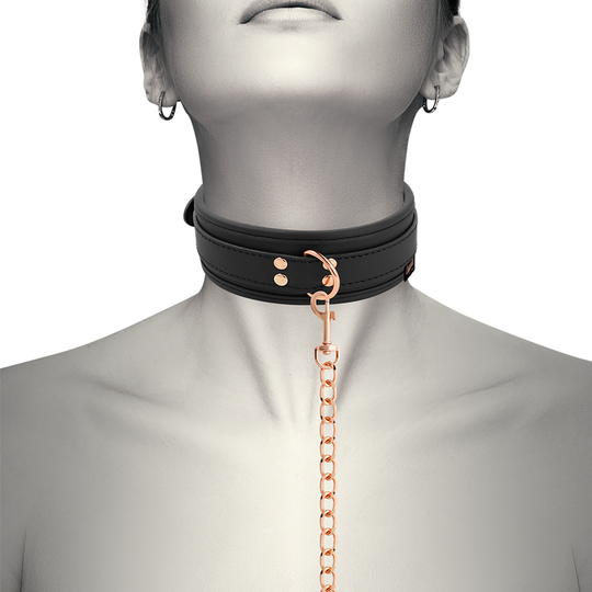 COLLAR WITH KINKY LEASH