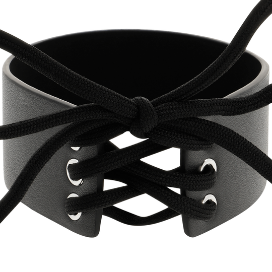 BDSM WOMAN COLLARS